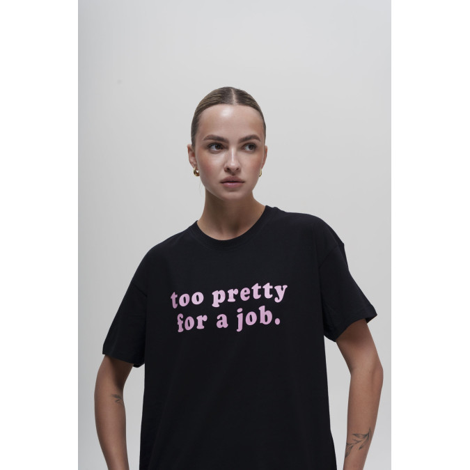 Футболка черная "Too pretty for a job" Кіт.Дарує