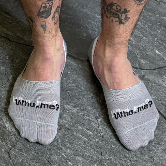 Сліди сірі "Who, me?" 1and1