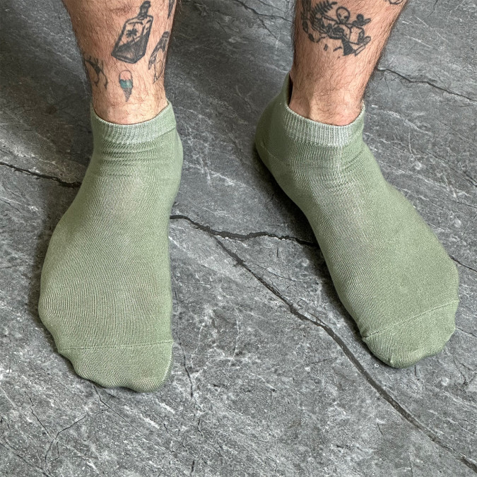 Носки короткие оливковые однотонные Blankful